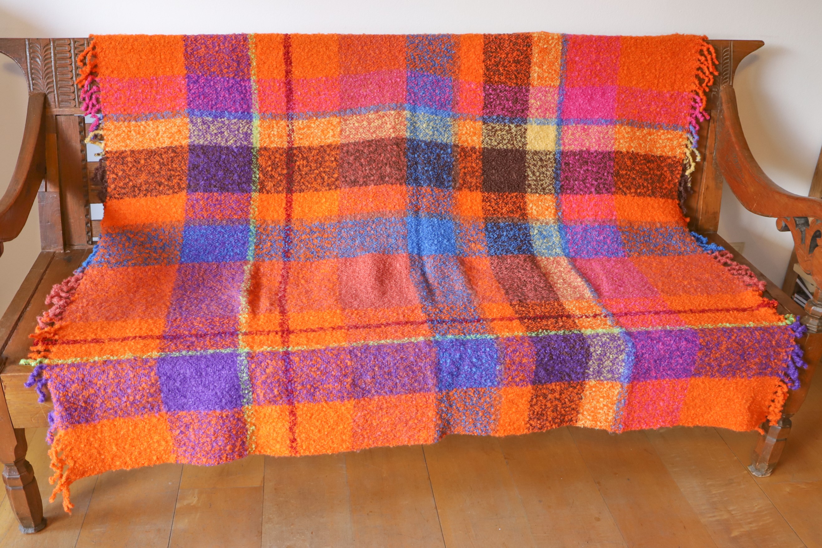 Kuscheldecke orange-braun-kariert-handgewebt-als Deko-ksg