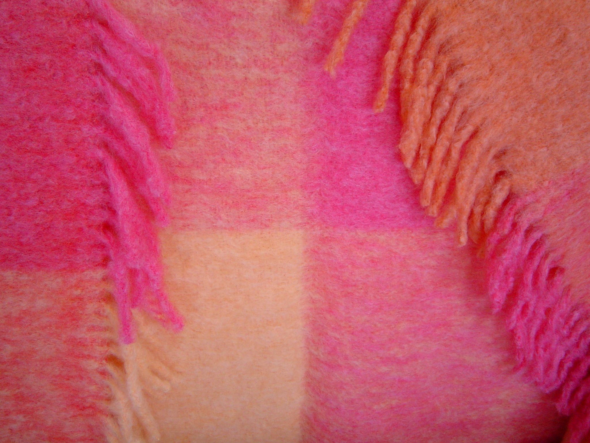 Kuscheldecke-terra-handgewebt-wfbm-wolldecke